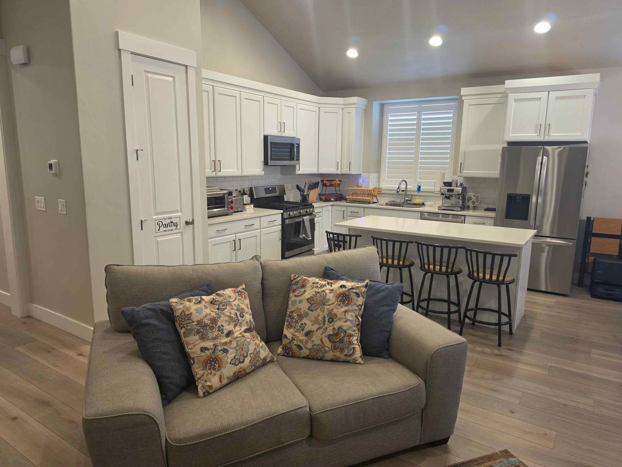 1434 E Erickson Knoll Ln - Photo 2 of 9