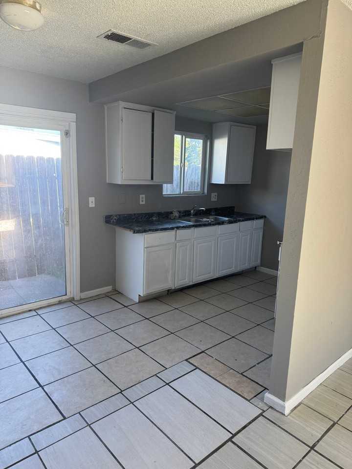 22 Martinique Ct #22 - Photo 2 of 5