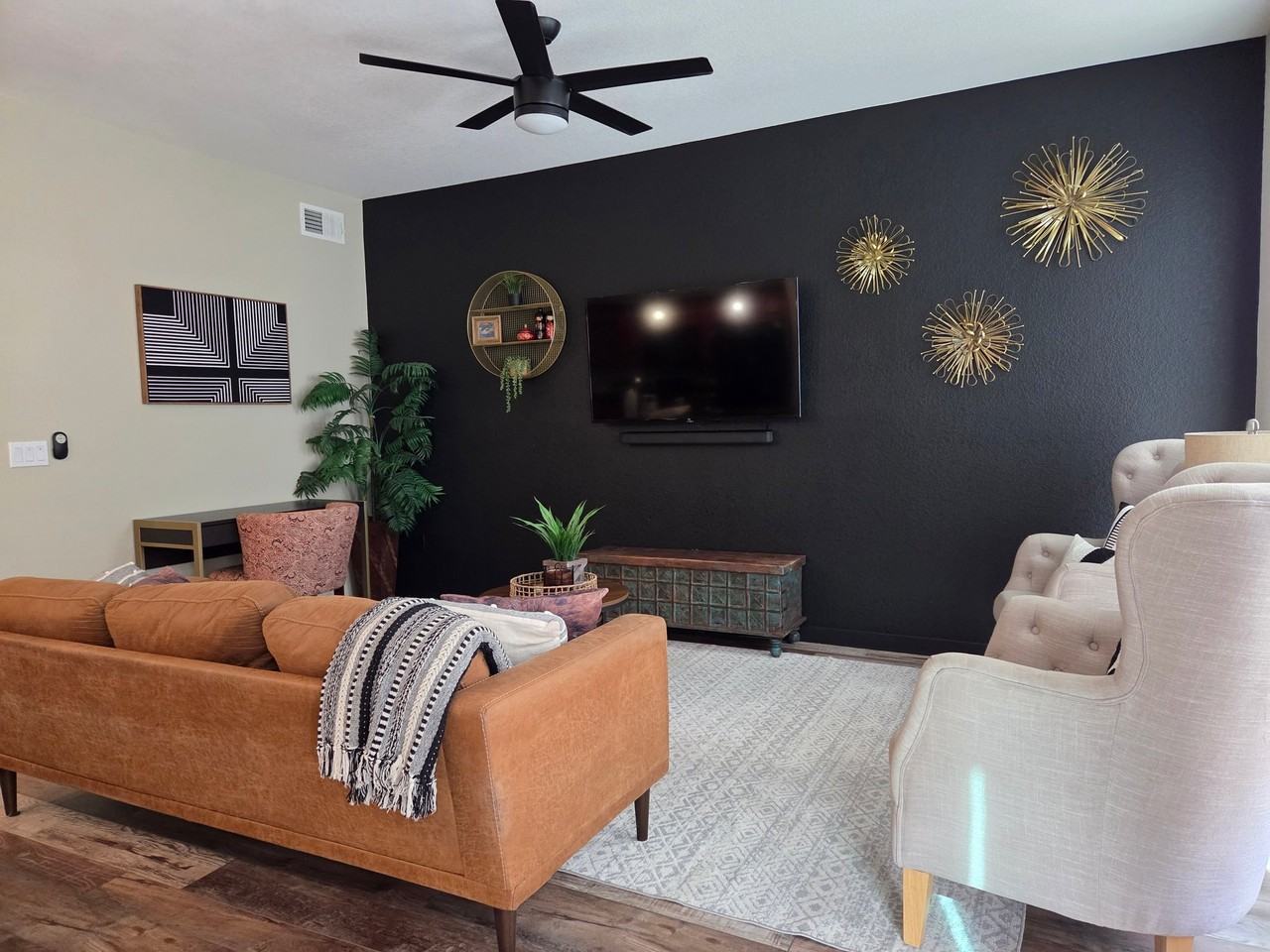 18250 N Cave Creek Rd - Photo 2 of 10