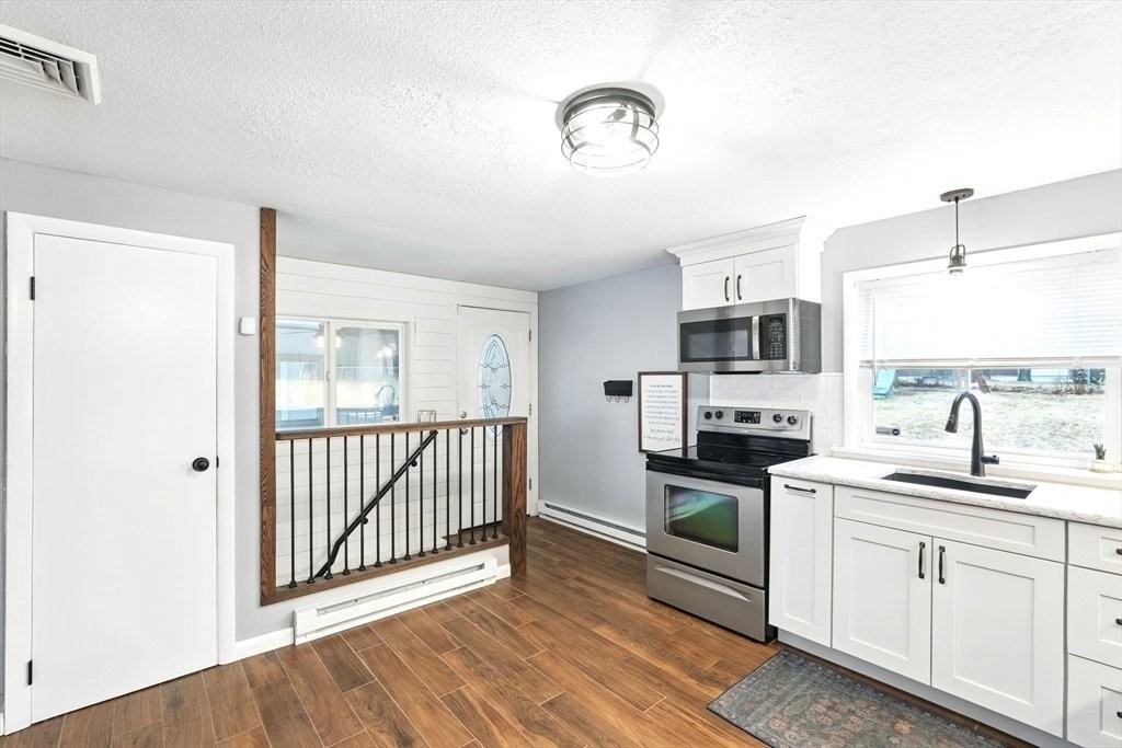37 Gourley Rd - Photo 4 of 18