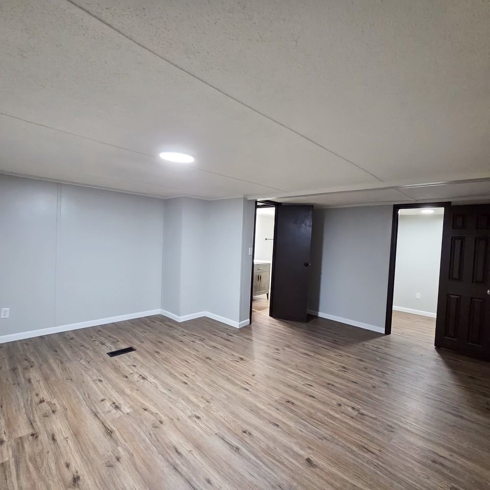 93 Deerwood Park - Photo 4 of 9