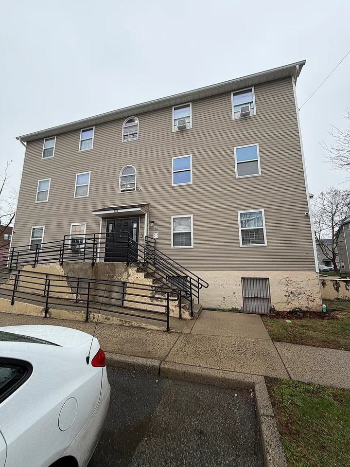 352 S 6th St #2A