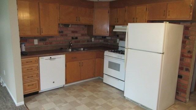 2396 Trentwood Dr Se - Photo 2 of 7