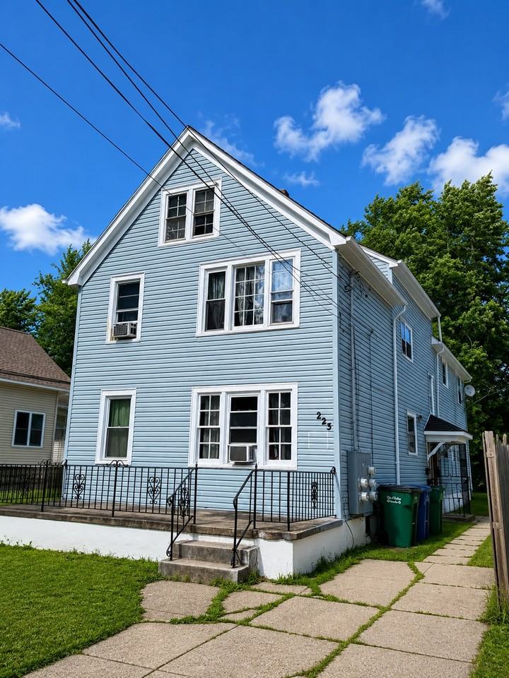 223 Keystone St - Photo 2 of 8