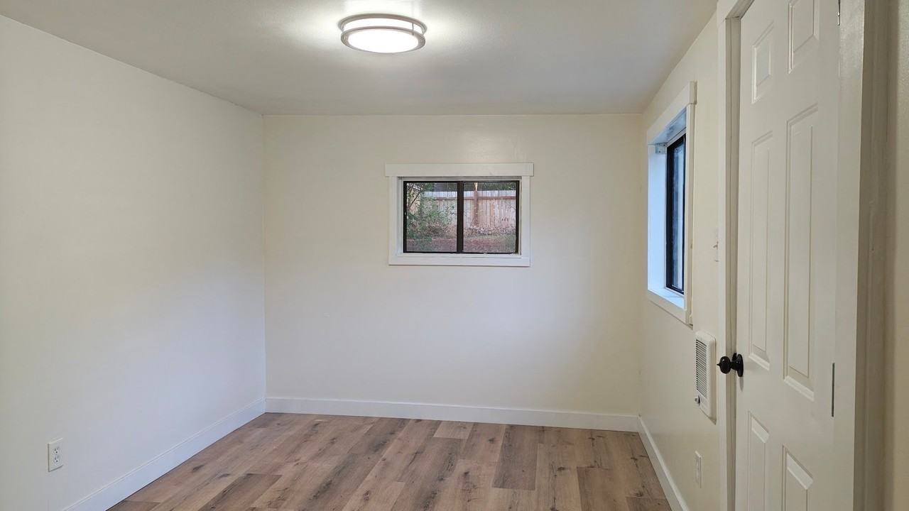 1746 Ne 136th St - Photo 3 of 19