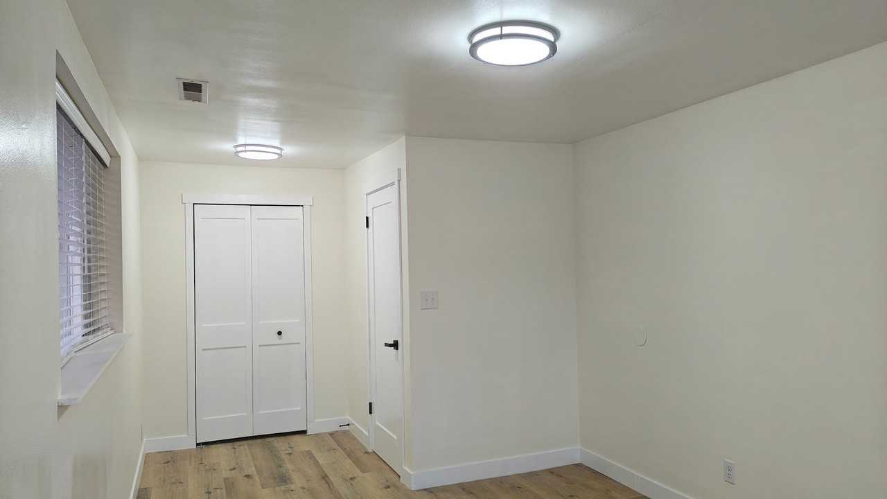 1746 Ne 136th St - Photo 4 of 19