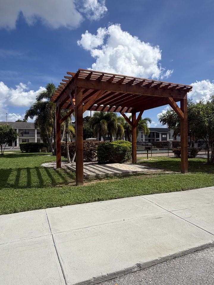 4201 49th St N #305 - Photo 4 of 10