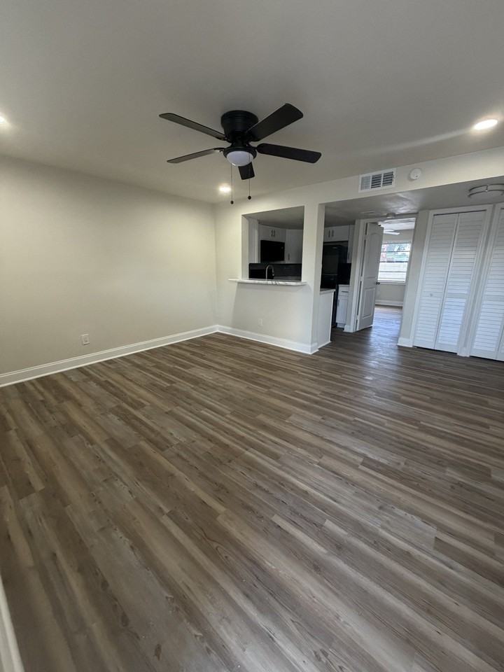 4201 49th St N #305 - Photo 6 of 10