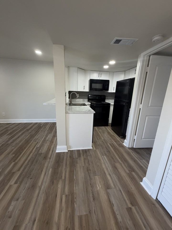 4201 49th St N #305 - Photo 7 of 10