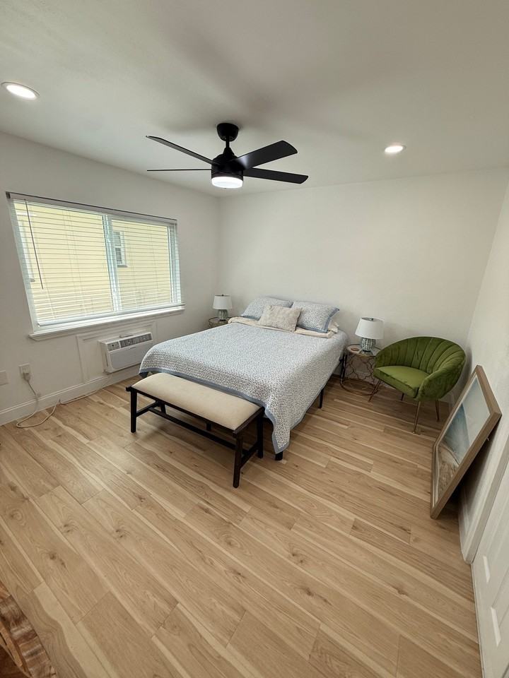 224 30th Ave N #D - Photo 6 of 9