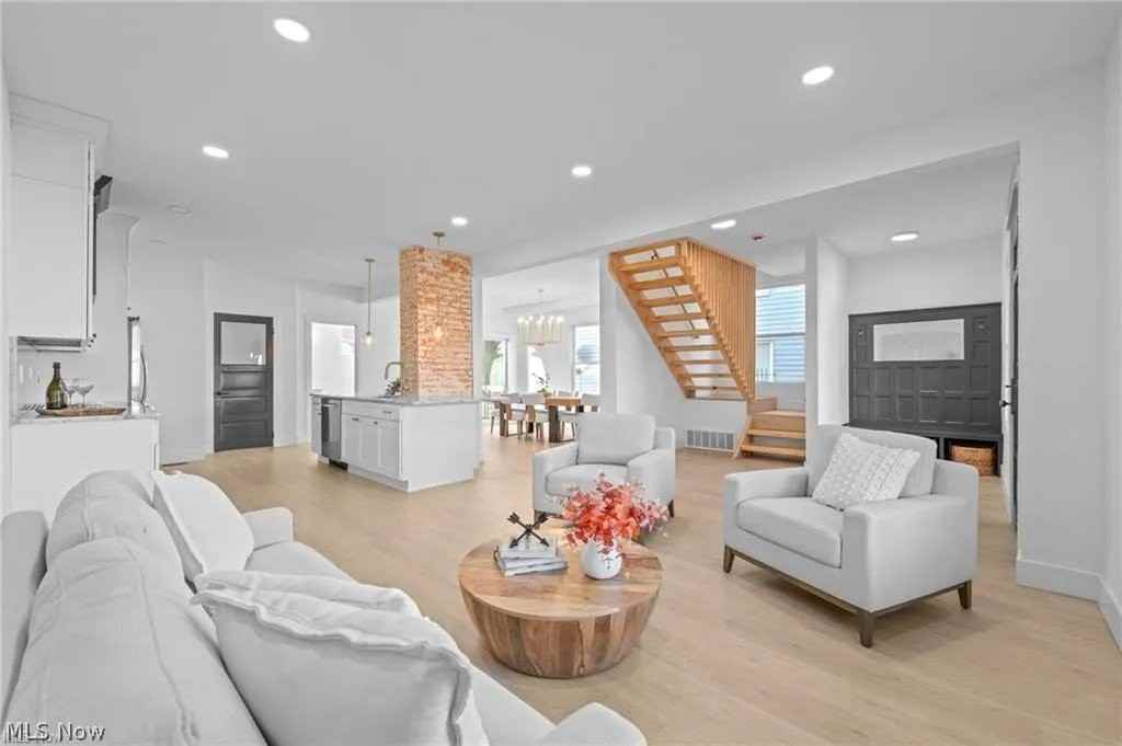 1422 W 77th St - Photo 2 of 20