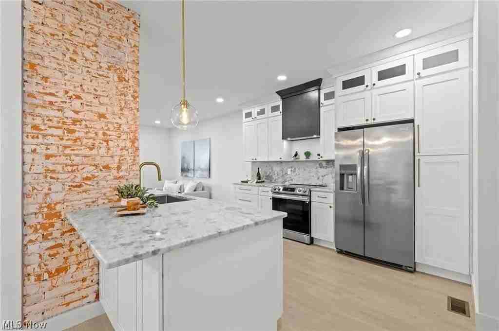 1422 W 77th St - Photo 5 of 20