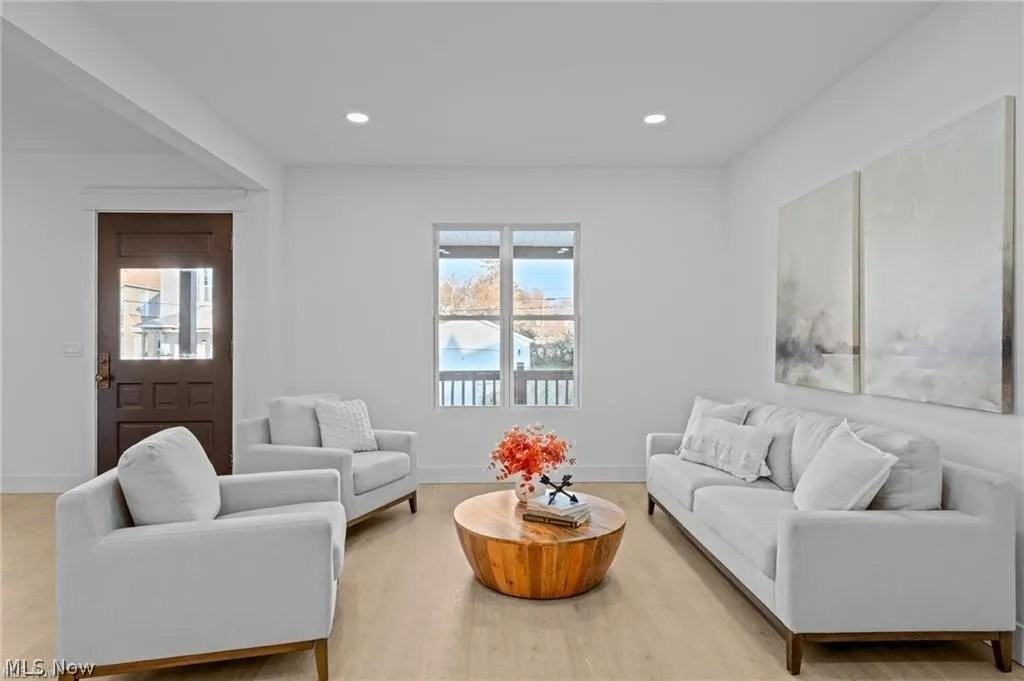 1422 W 77th St - Photo 6 of 20