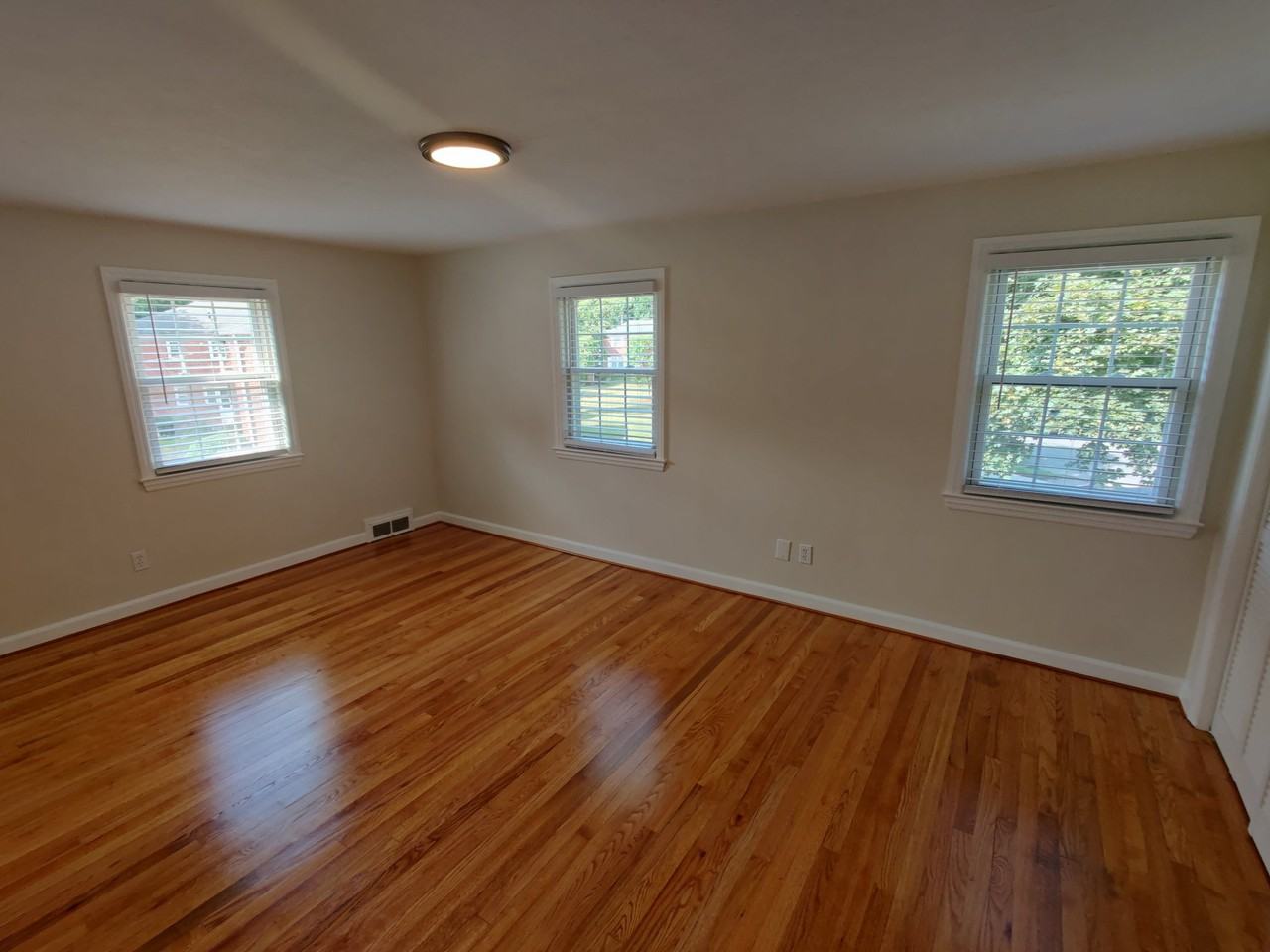 49 Mercury Ct - Photo 4 of 6