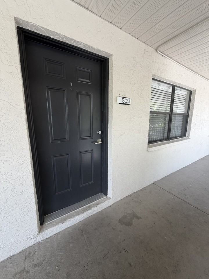 4201 49th St N #509 - Photo 3 of 10