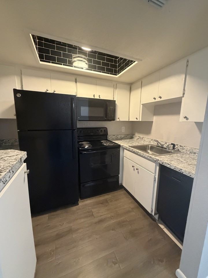 4201 49th St N #509 - Photo 5 of 10