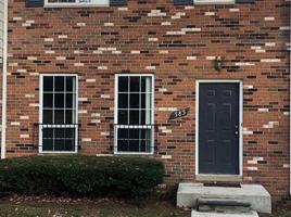 featured image of 585 Fox Hills Dr N