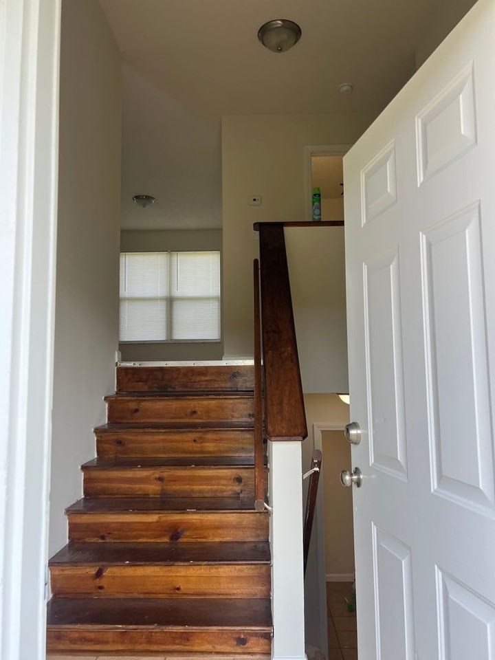 116 Baker St - Photo 4 of 14