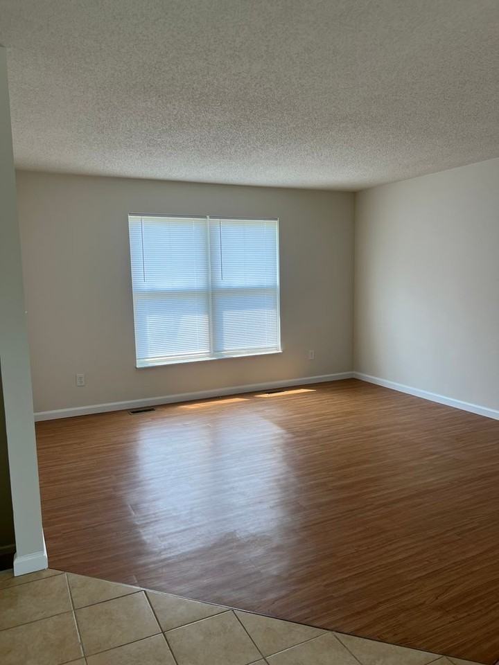 116 Baker St - Photo 5 of 14