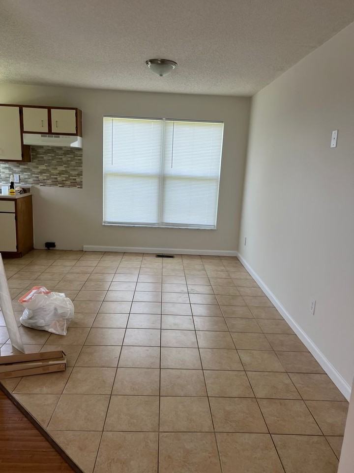 116 Baker St - Photo 7 of 14