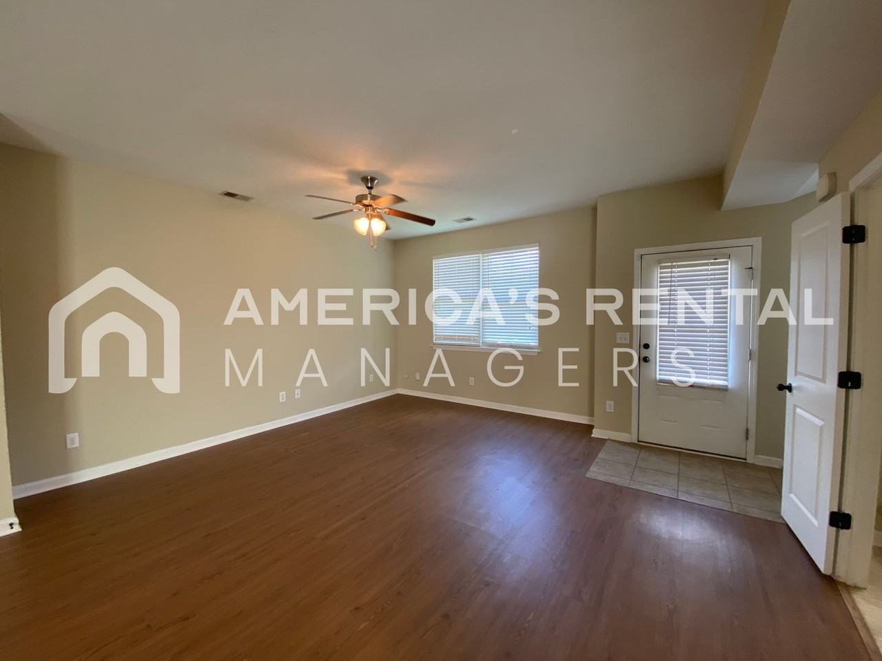 133 The Heights Dr - Photo 3 of 17