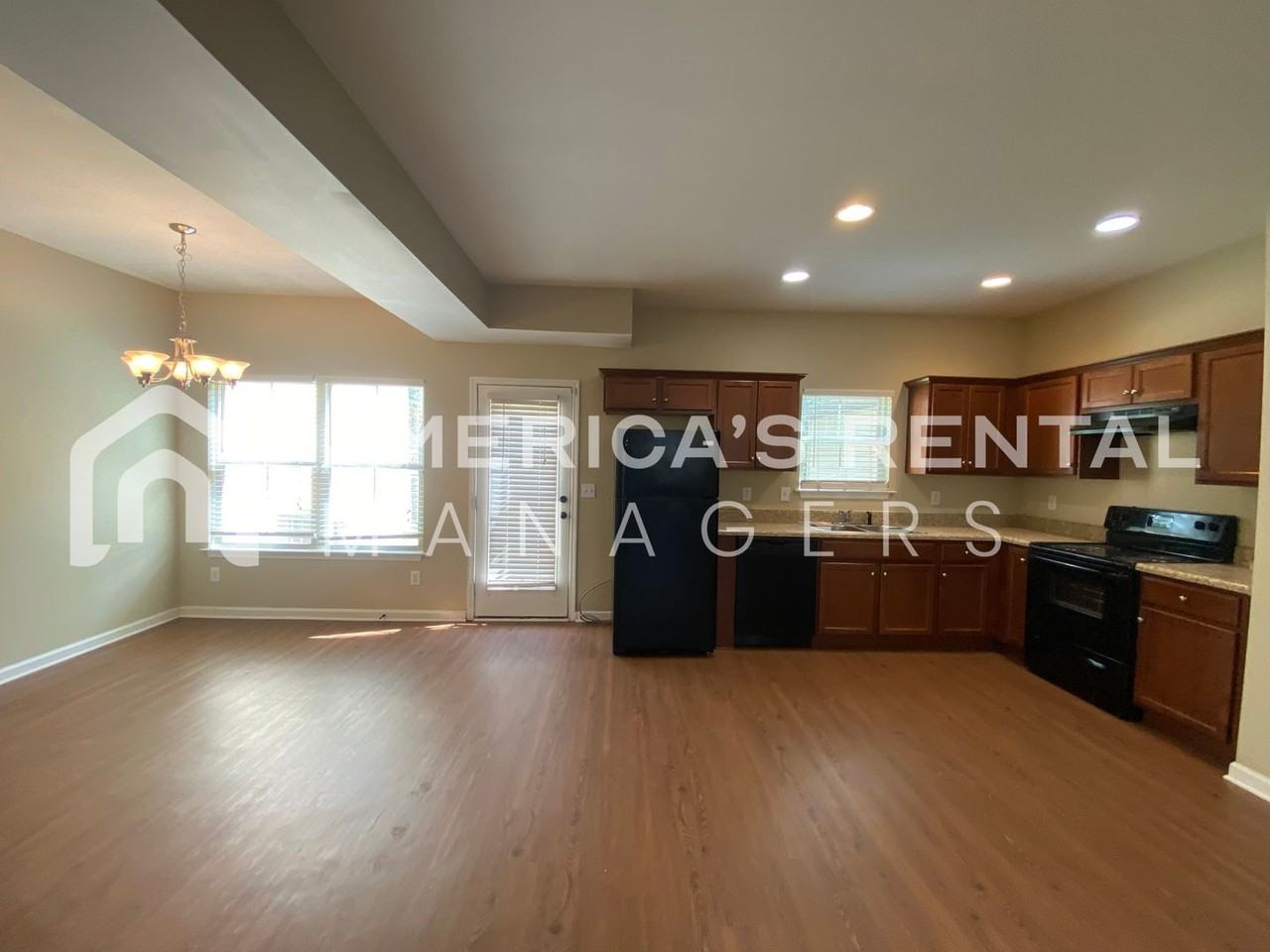 133 The Heights Dr - Photo 5 of 17