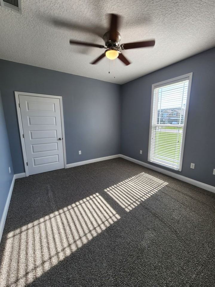 3947 Crusader Ct - Photo 4 of 15