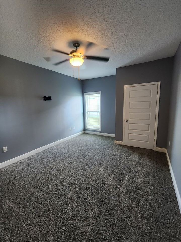 3947 Crusader Ct - Photo 5 of 15