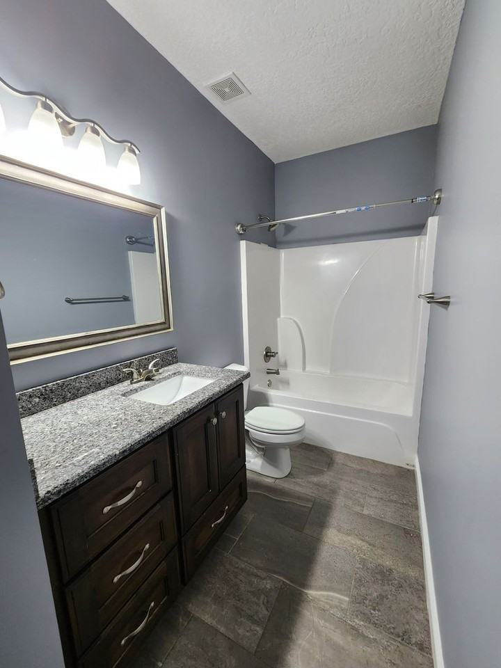 3947 Crusader Ct - Photo 7 of 15