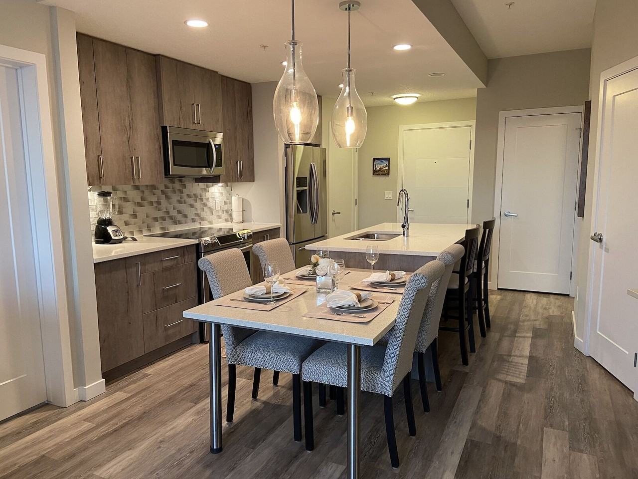 8531 8a Ave Sw - Photo 2 of 20