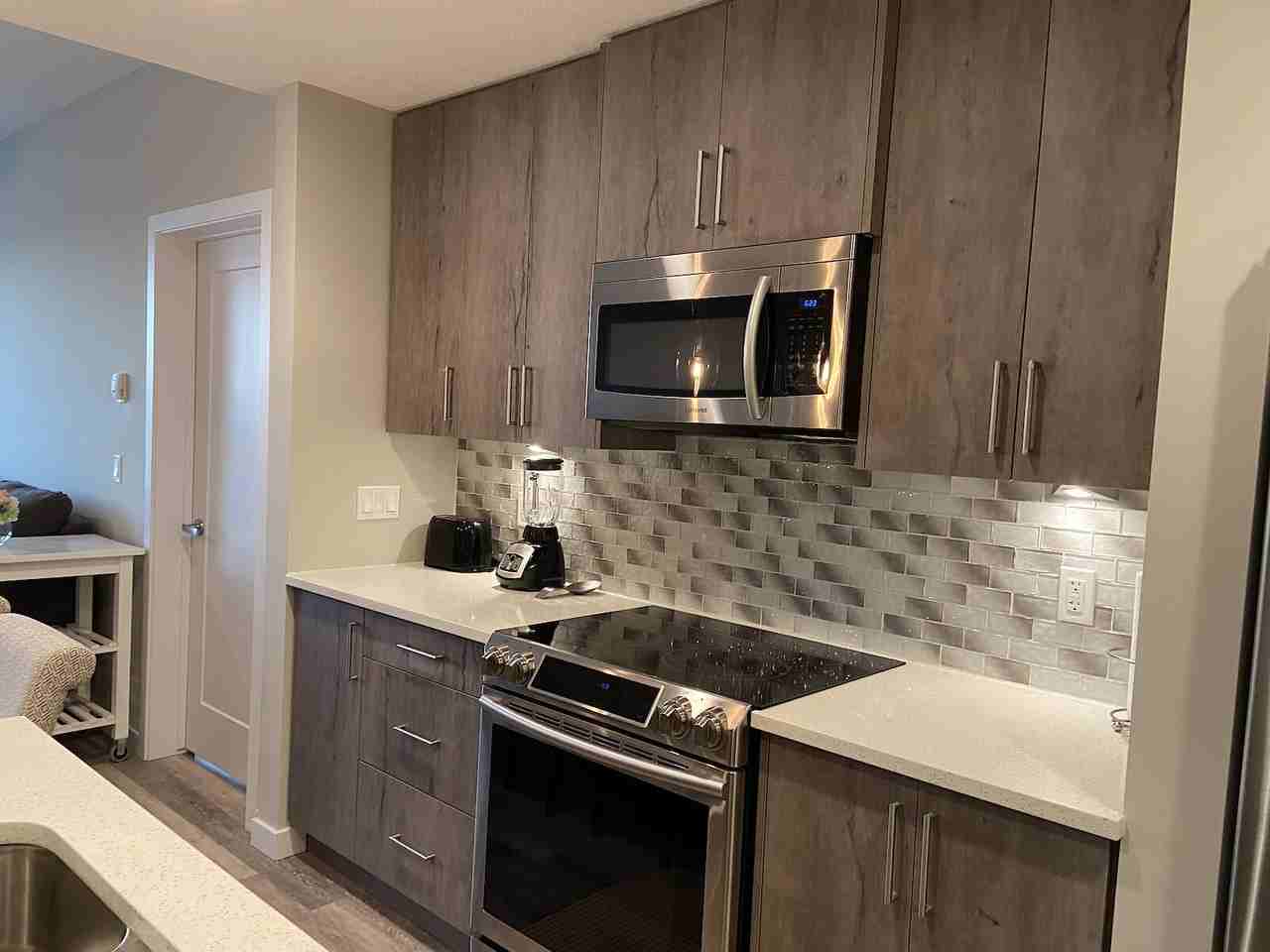 8531 8a Ave Sw - Photo 6 of 20