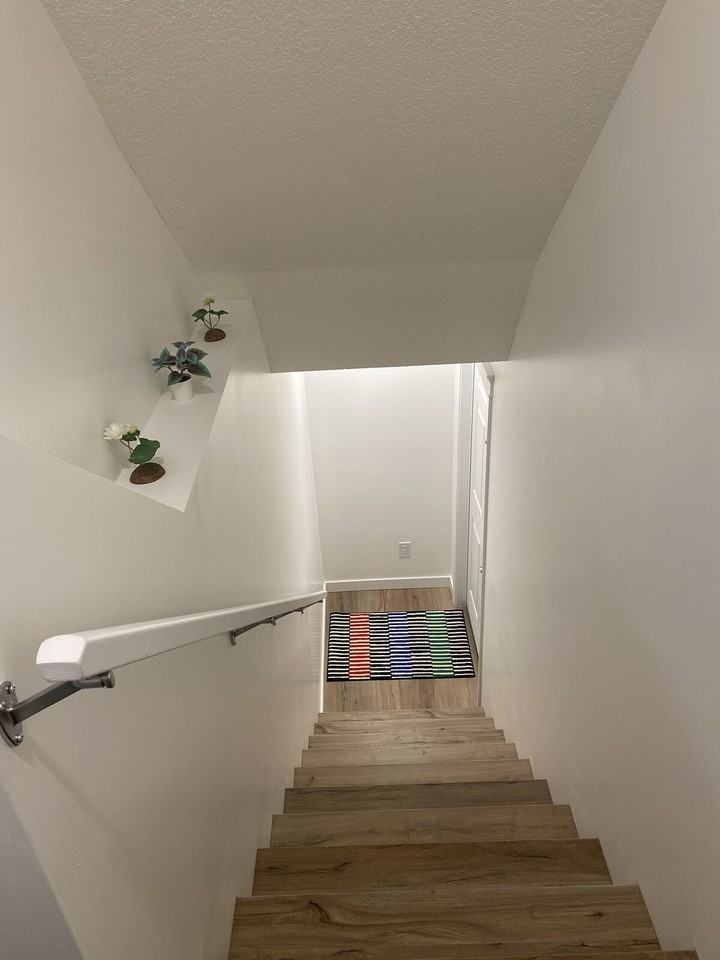 163 Autumn Cres Se - Photo 2 of 14