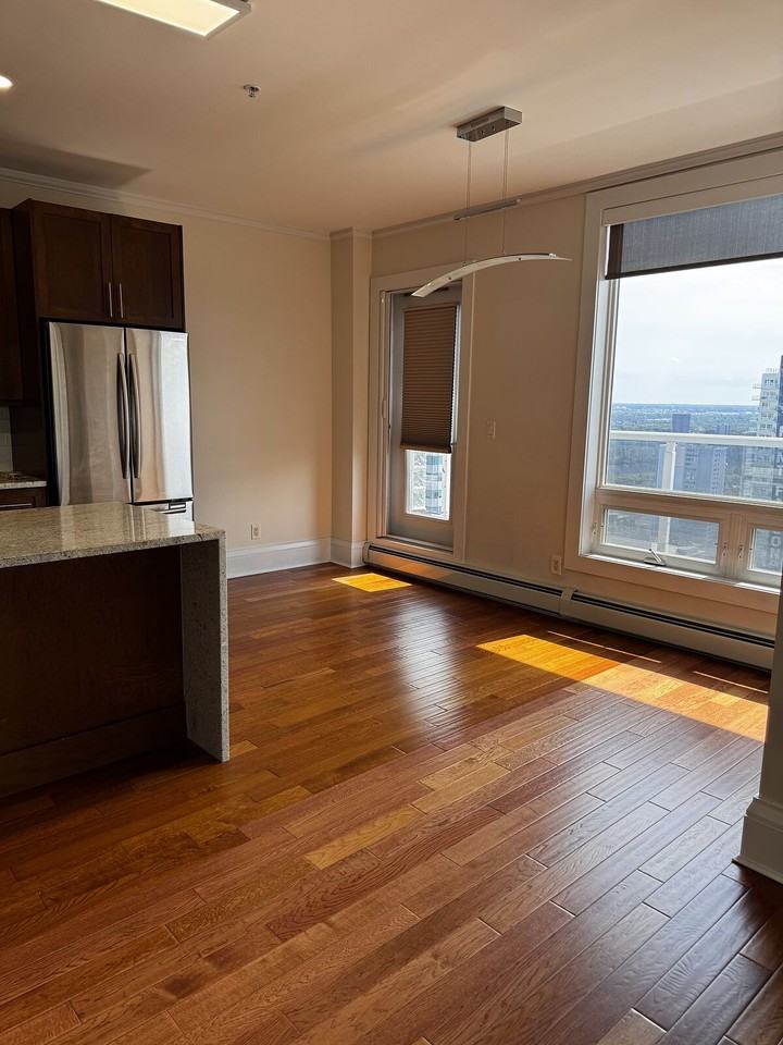 10136 Icon Tower 1 - Photo 4 of 14