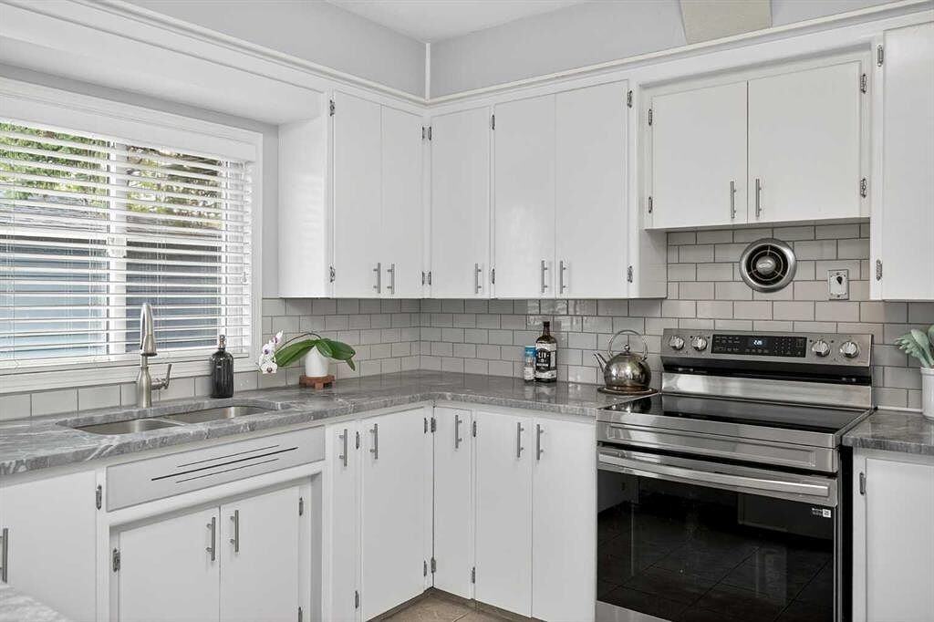 43 Coleridge Rd Nw - Photo 2 of 21