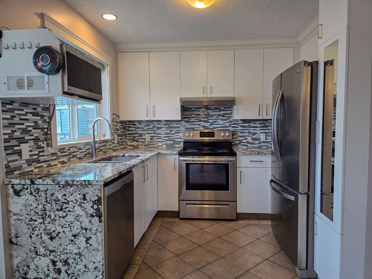 418 Martindale Blvd Ne - Photo 5 of 16
