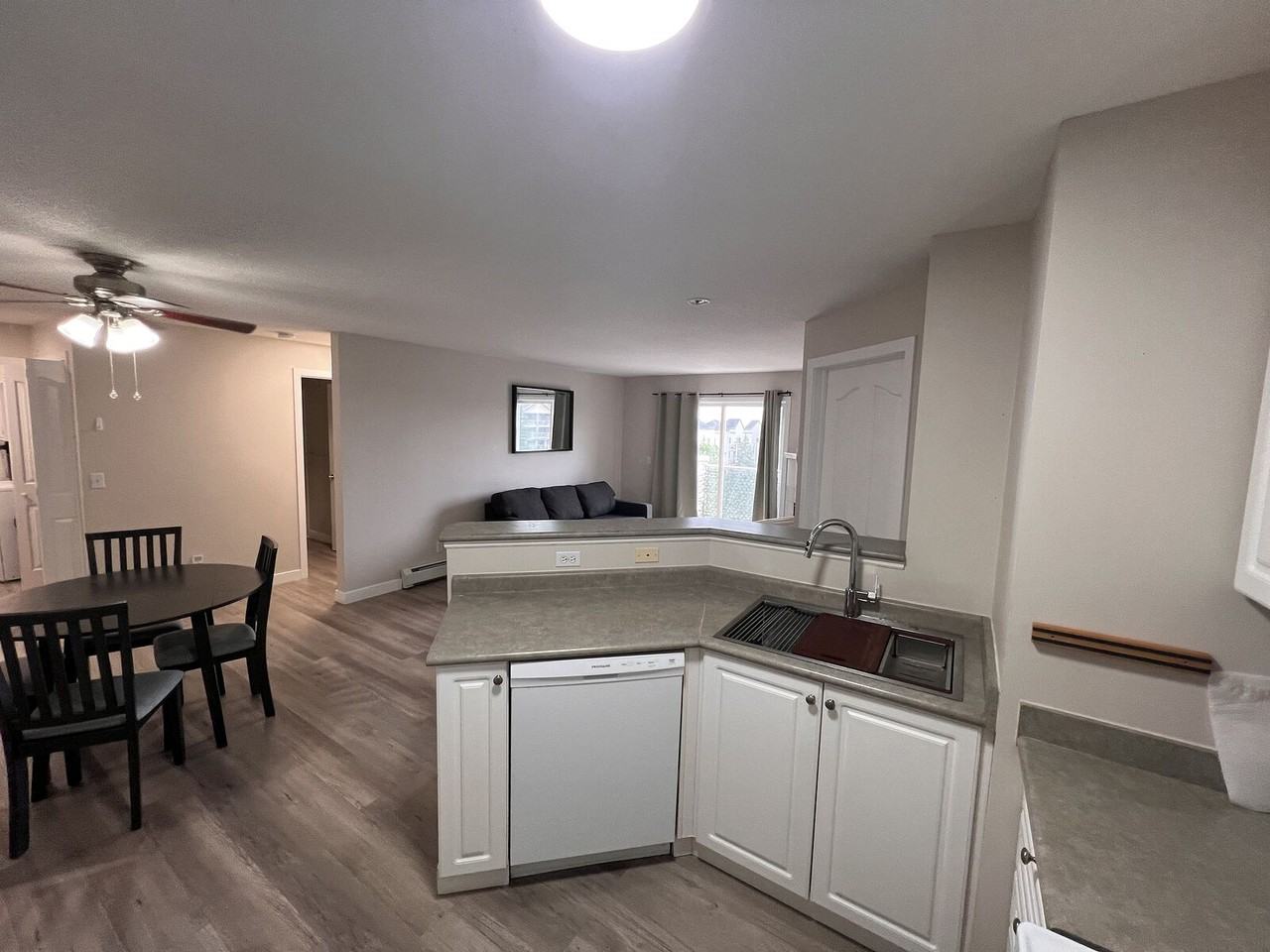 6000 Apartment Condos - Photo 3 of 18