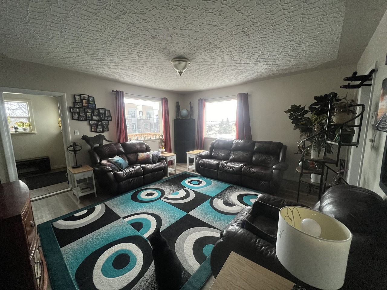 353 33 Ave Ne - Photo 2 of 14