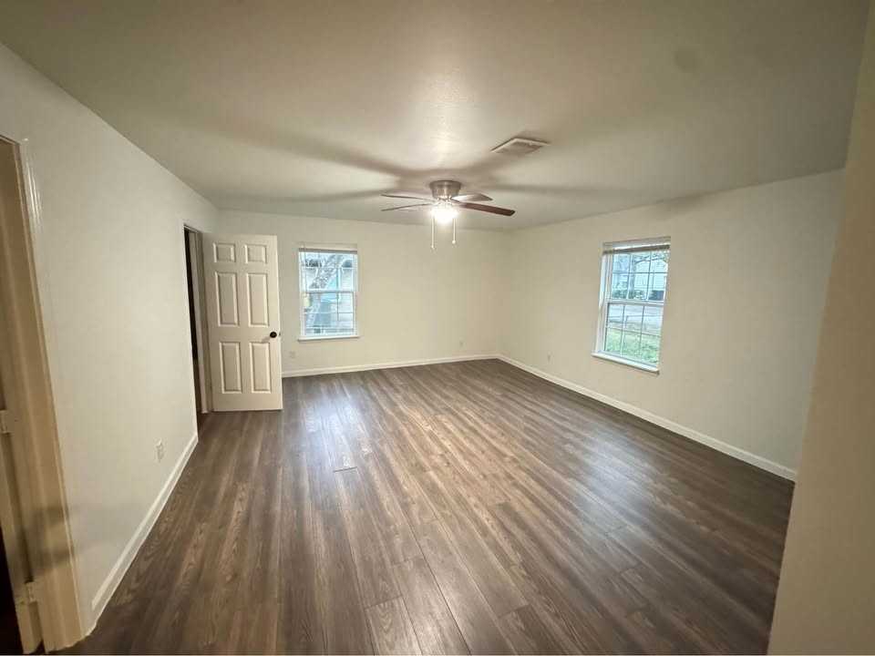 122 Oak St #NA - Photo 4 of 15