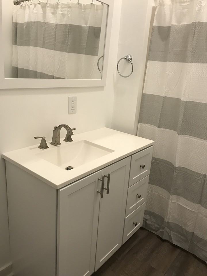 2320 W Grace St #2 - Photo 6 of 8
