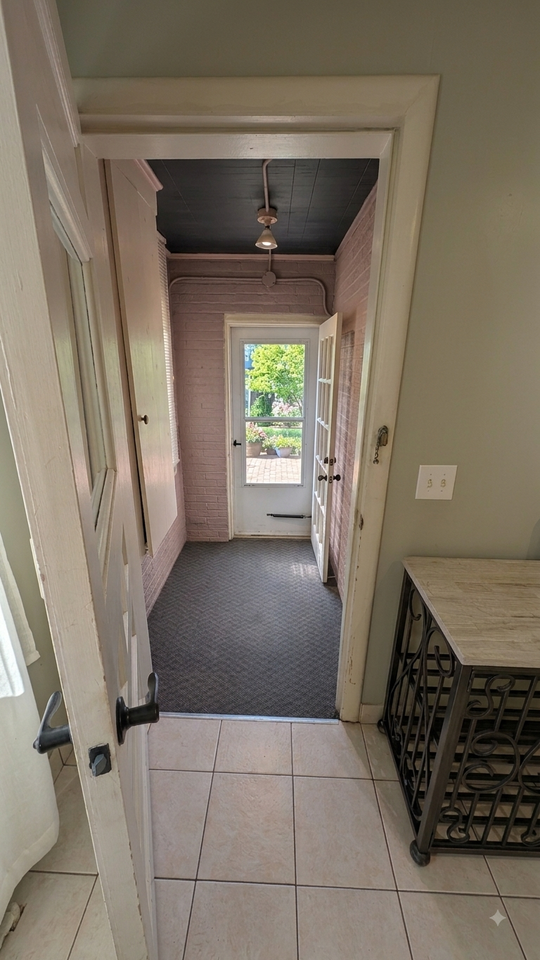 4527 Tuxedo Ave #1stFL - Photo 5 of 17