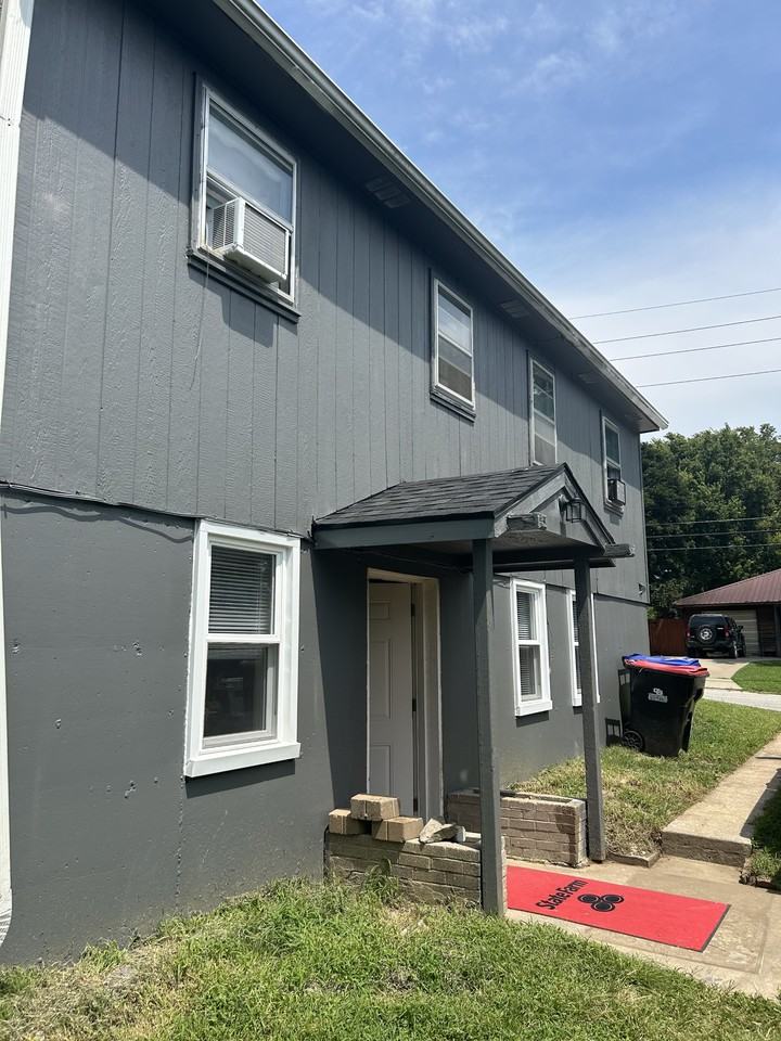 300 Zoll St #B - Photo 3 of 12