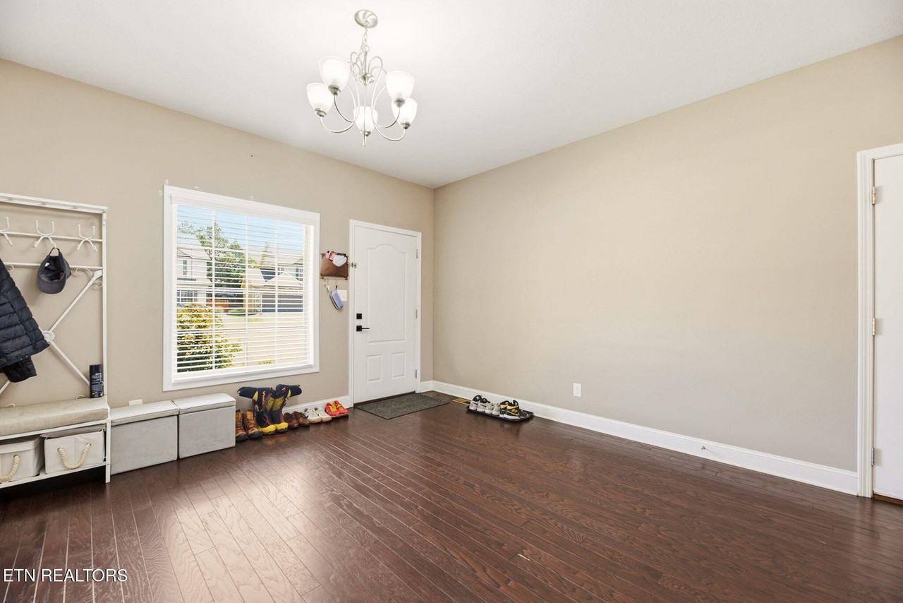 1635 Silver Spur Ln #NA - Photo 3 of 12