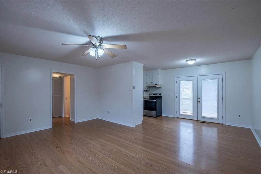 410 Riverton Ct #NA - Photo 4 of 17
