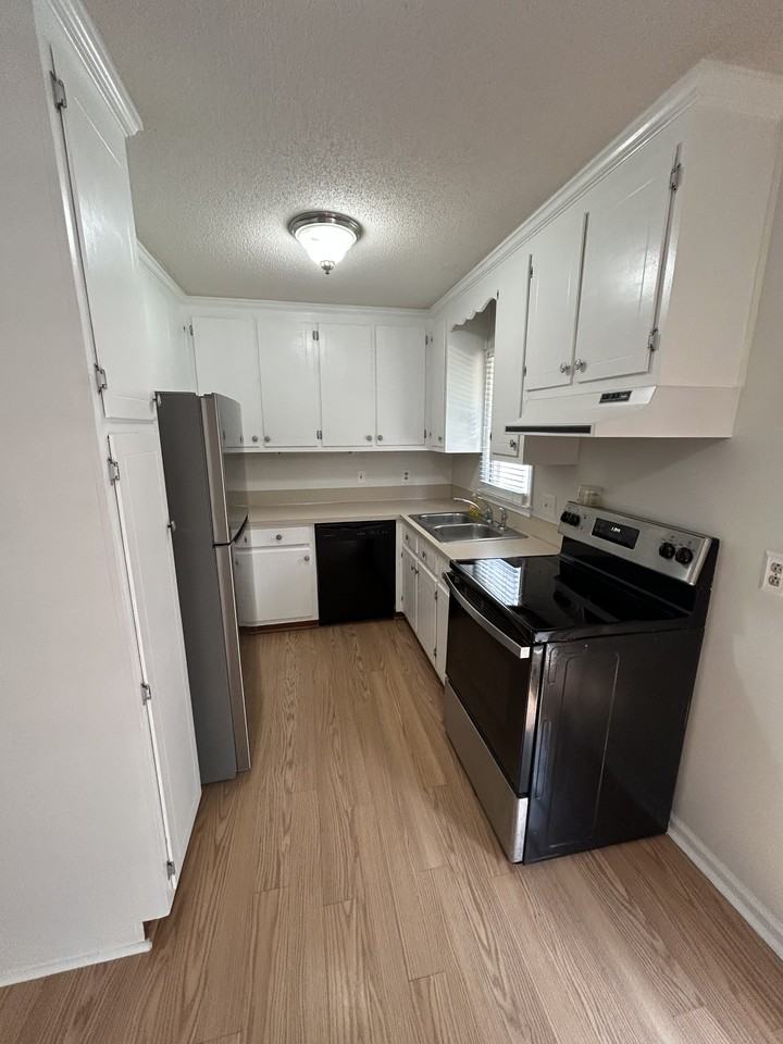 410 Riverton Ct #NA - Photo 5 of 17