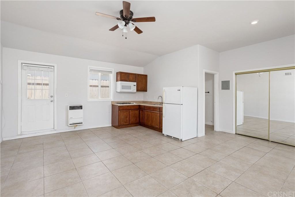 24126 Kittridge St #NA - Photo 2 of 7