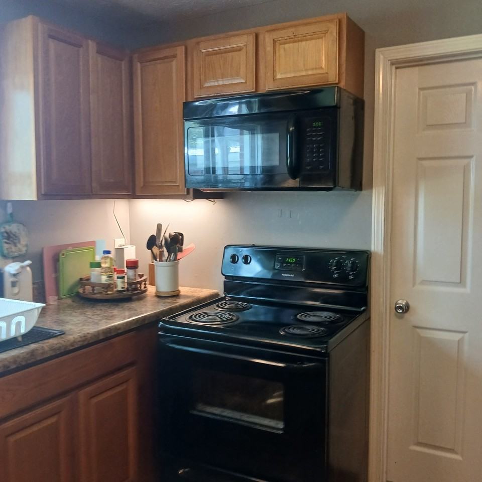 2213 Rose St #B - Photo 3 of 10