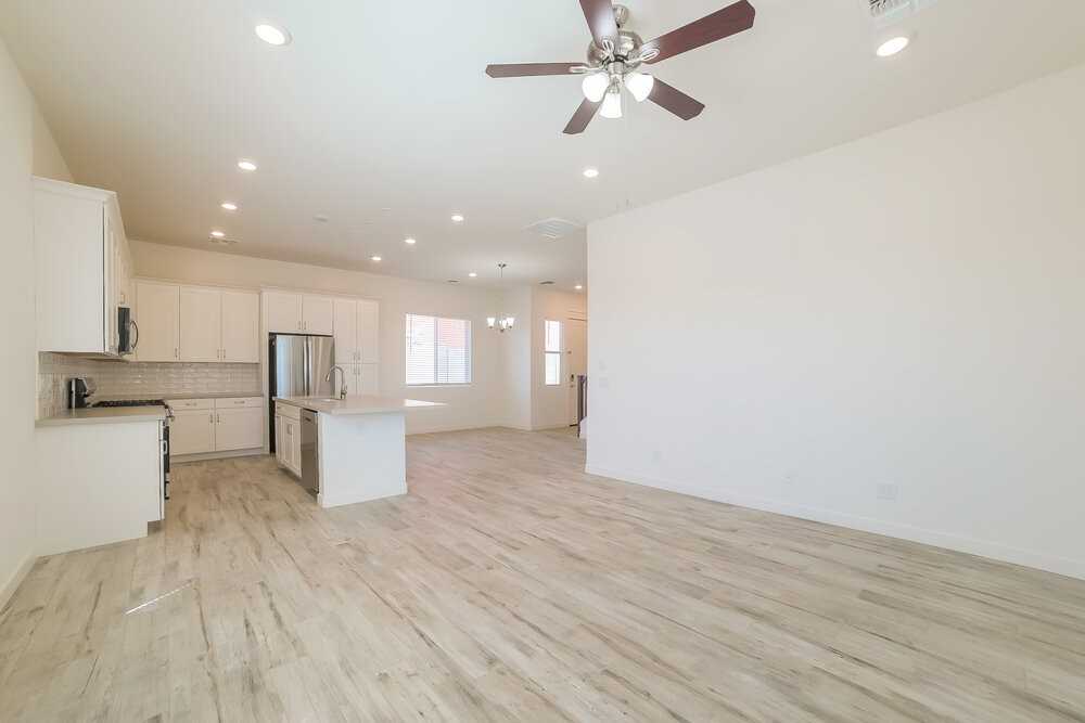 16028 N 74th Ln - Photo 4 of 17