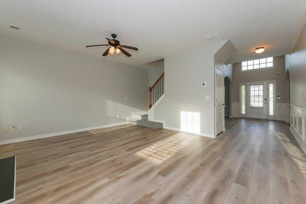 215 Madison Grace Ave - Photo 4 of 17