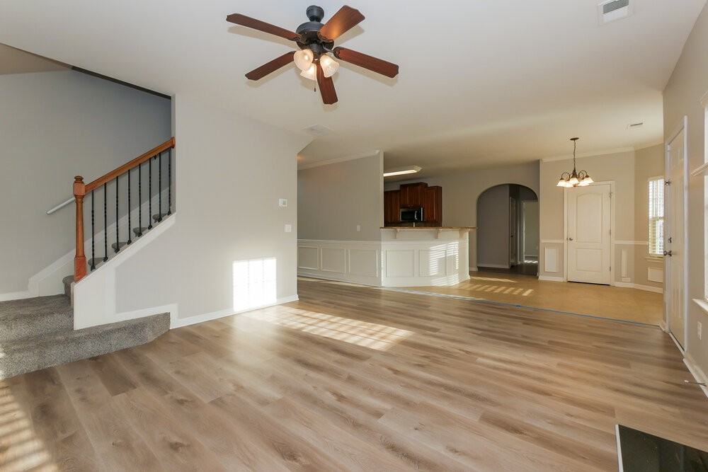 215 Madison Grace Ave - Photo 5 of 17