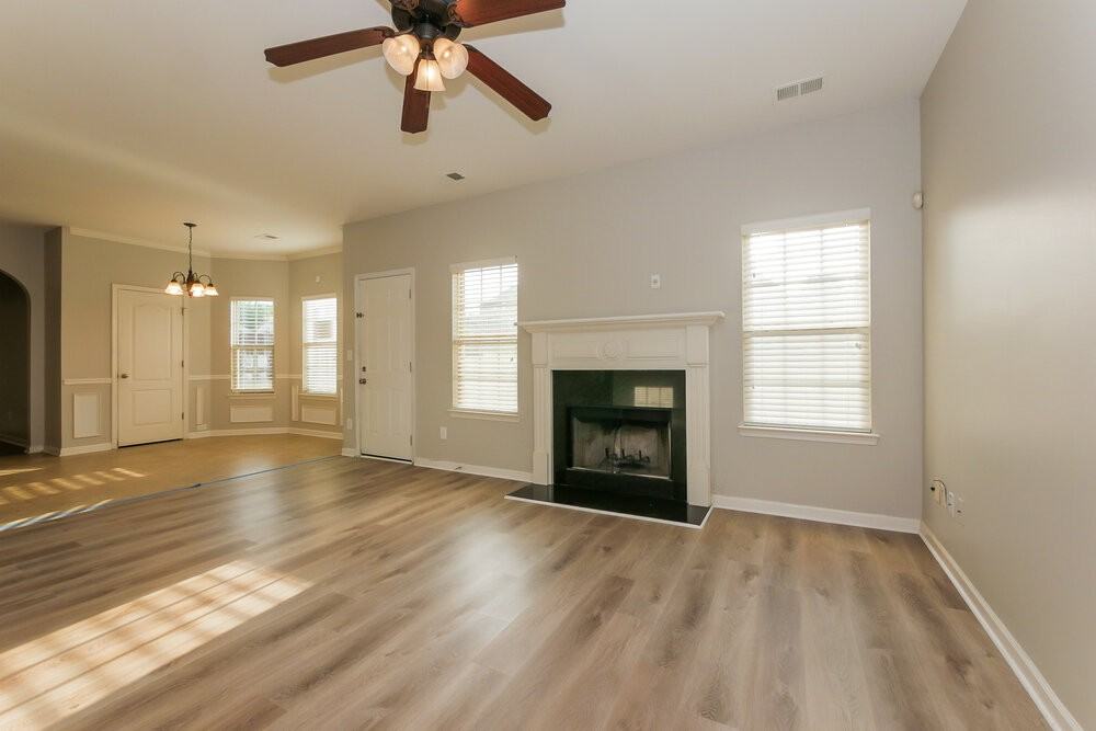 215 Madison Grace Ave - Photo 6 of 17